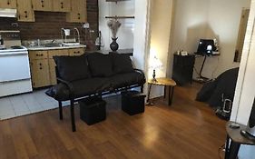 Awesome Cozy 1 Bedroom Coachhouse