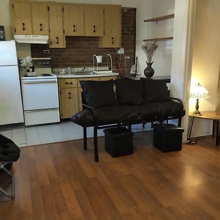 Awesome Cozy 1 Bedroom Coachhouse Toronto Exterior photo