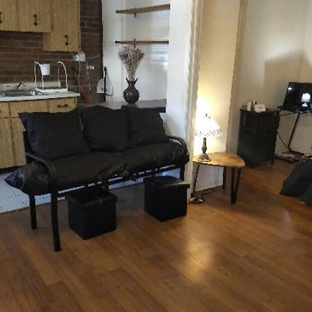 Awesome Cozy 1 Bedroom Coachhouse Toronto Exterior photo