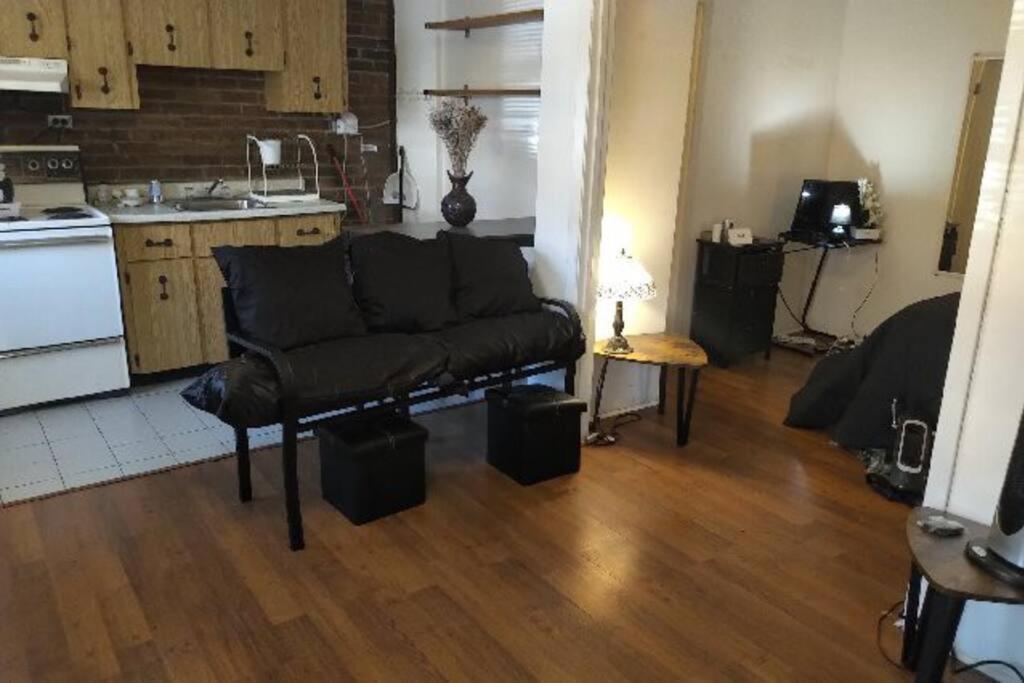 Awesome Cozy 1 Bedroom Coachhouse Toronto Exterior photo