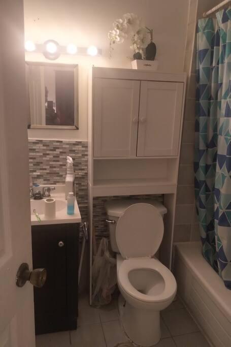 Awesome Cozy 1 Bedroom Coachhouse Toronto Exterior photo
